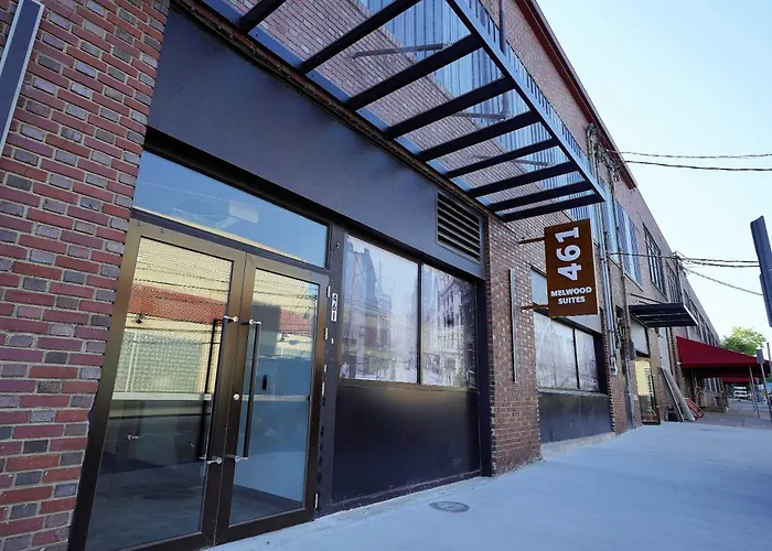 New Loft 3 Min To Local Hospitals Sleeps 4 *