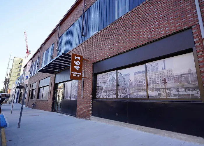 New Loft 3 Min To Local Hospitals Sleeps 4 Apartment *